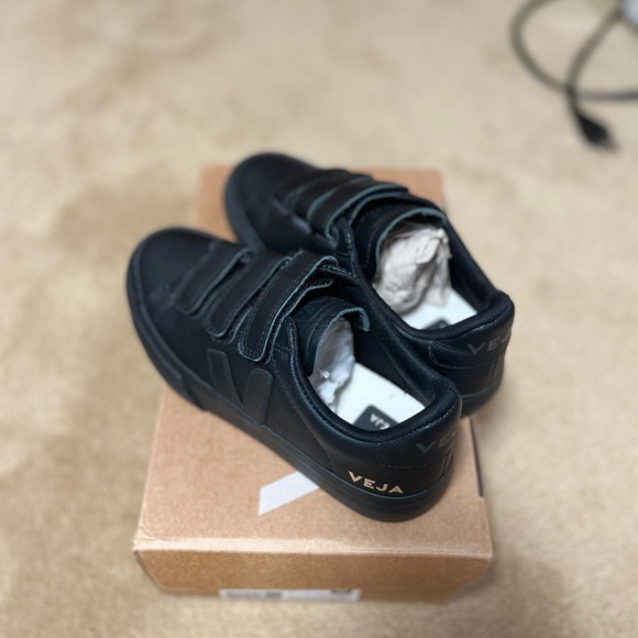 Veja Recife Leather Full Black - Picture 2 of 5